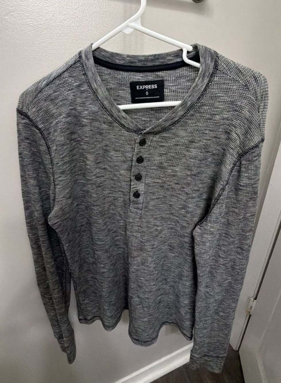 Express Mens Medium Gray Waffle Knit Thermal Long Sleeve 4-Button Henley